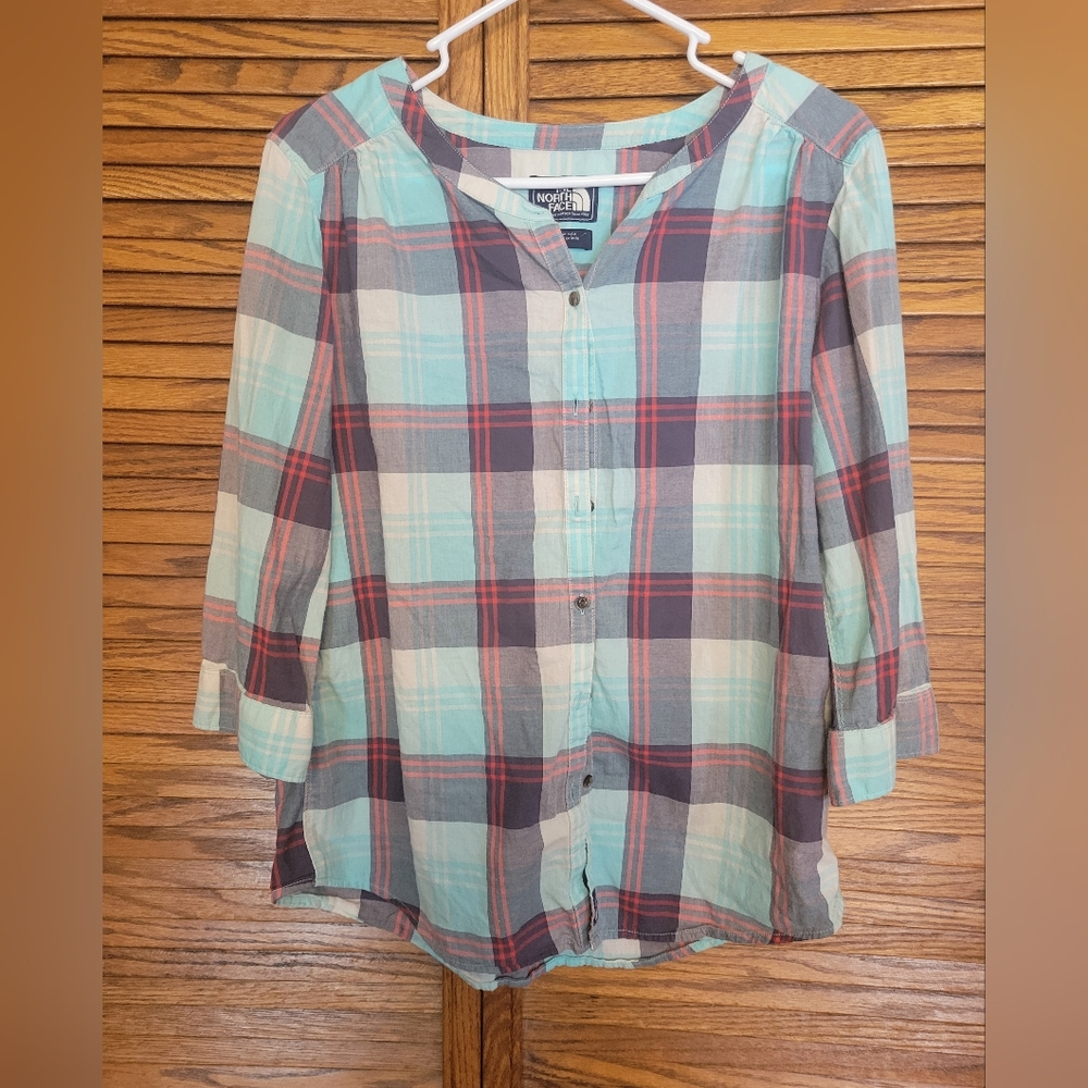 The North Face Womans Plaid Button Up Shirt Size Medium